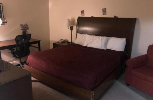 Shelbina Hotel | Simple Rewards Inn