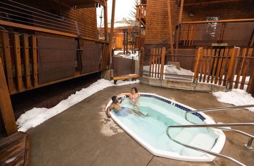 Truckee Hotel | Single King Experience, Gravity Haus Truckee-Tahoe, Log-styled, Near Ski Trails