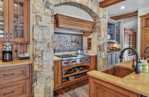Edwards House | Ski-In Elegance in Arrowhead | High Road