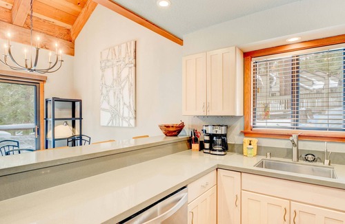Tahoe Woods Condo | Ski-in/ski-out townhome with fireplace, pool, hot tub & on-site ski/sled hill