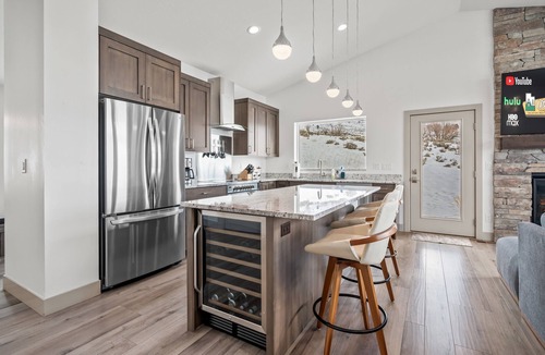 Eden House | Sky’s Edge B7 | Near Powder Mtn |Hot Tub & 2 LR’s