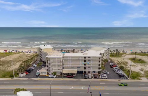 Bostwick Park Condo | Skyline & Shore Duo ~ Adjoining Condos ~ Pool Open