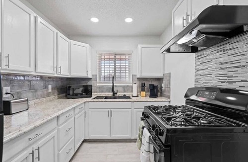 Biggs Field Apartment | Sleek 2-Bed 1-Bath Home Near Fort Bliss