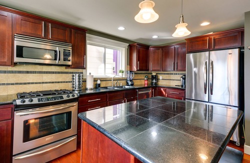 Genesee House | Sleek Seattle Getaway ~ 3 Mi to Alki Beach!
