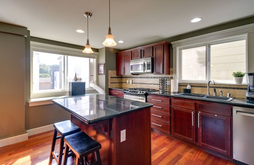 Genesee House | Sleek Seattle Getaway ~ 3 Mi to Alki Beach!