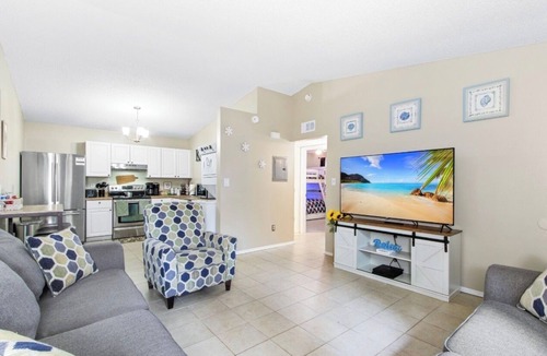 Brent Apartment | sleep6~22 min 2 Beach~Self check in~BBQ~WiFi
