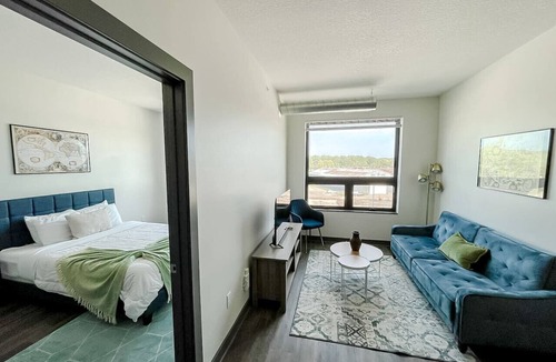 West Des Moines Apartment | Sleepover | Superior 1BD/1BA - Des Moines