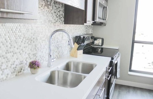 Downtown Des Moines Apartment | Sleepover: Vibrant Studio + Gym - Downtown Des Moines