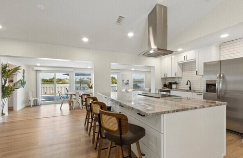 Gibsonton House | Sleeps 12, Boat dock, Game Room, East Tampa Escape