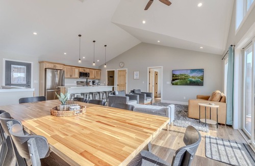 New Lisbon House | Sleeps 16, Beach, Games, WI Dells 28 Miles