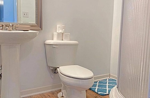 Dayton Apartment | Sleeps 18! 11 Beds, 6 Bedrooms + WIFI!