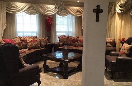 West Bluff House | Sleeps 20+, 7 Bedrooms, family friendly and perfect for traveling work teams.