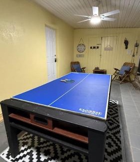 Cocoa Beach House | Sleeps 8 1k 2Q 1T w pool hockey ping-pong