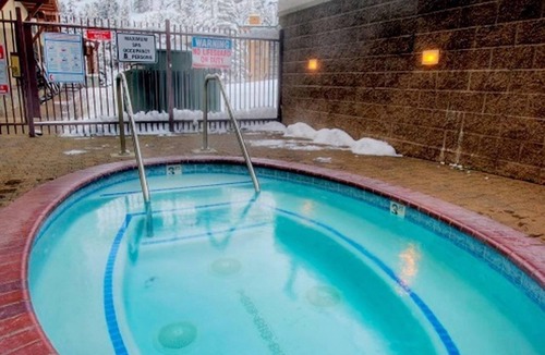 Alpine County Condo | Slopeside Location + Shared Outdoor Hot Tub