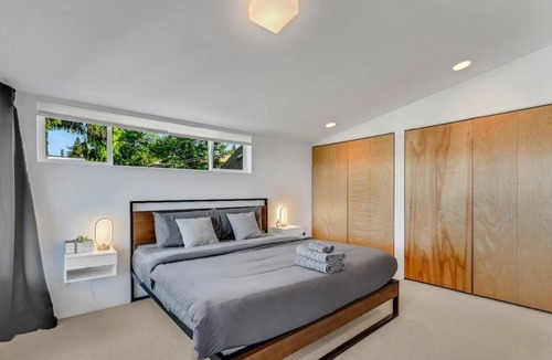 Mount Baker House | Smart Minimal 3b/2.5b House w Parking