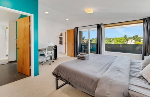 Mount Baker House | Smart Minimal 3b/2.5b House w Parking