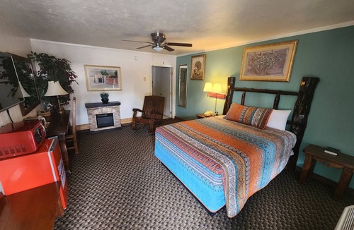 Glencoe Hotel | Smokey Bear Motel