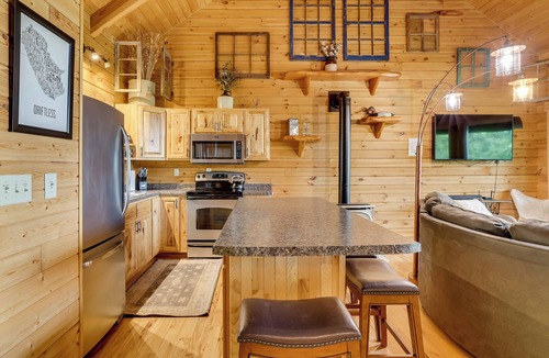 Mindoro Cabin | Snowmobile & Hike! Mindoro 'Pettinger' Getaway