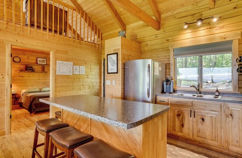 Mindoro Cabin | Snowmobile & Hike! Mindoro 'Pettinger' Getaway