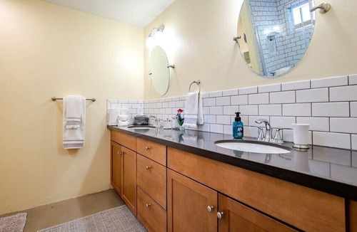 Campbell Grant House | Solar powered, central, private, secure guest house!