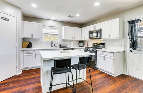 Houston Cottage | Solar-powered Home w/& Game Room & Gym in Houston