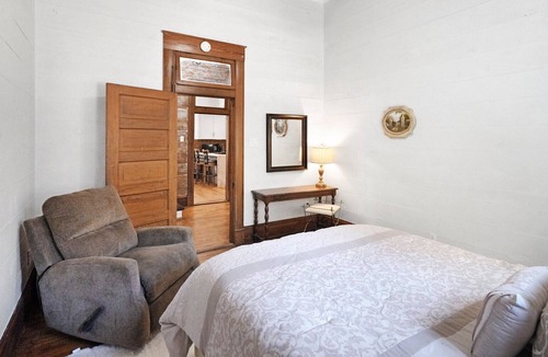 Mineral Wells House | Somewhere In Time near Downtown