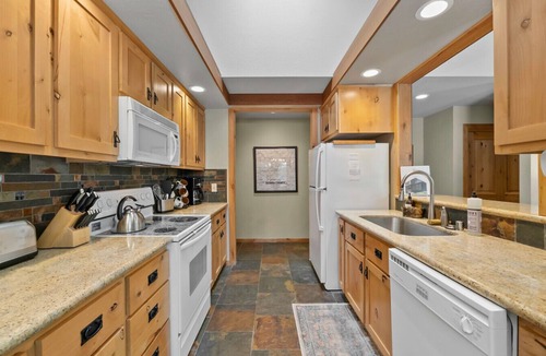 Graeagle Apartment | Sophisticated Remodel, Single Level, Fenced Yard