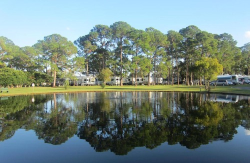 Eustis Resort | Southern Palms Park Model 13