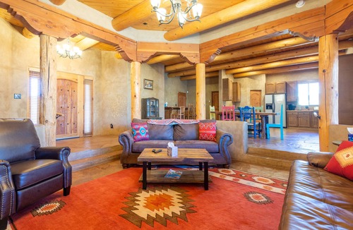 Alamedan Valley House | Southwestern Adobe Retreat 2.6 miles from Balloon Fiesta