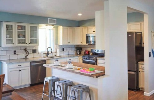 South Harrison House | Southwestern eastside adobe with private pool!