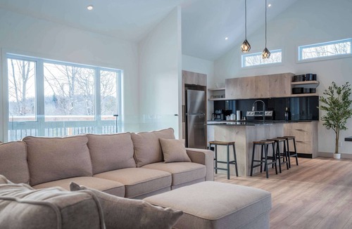 Argenteuil Regional County Municipality Ski Chalet | Spa, Pool Table & Comfort | Chalet le Barista