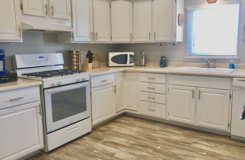 Alamedan Valley House | Spacious Family Retreat 4brm Sleeps 10 Parkside Quiet Los Ranchos Oasis