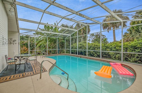 Melbourne House | Space Coast Vacation Home Golf Beach Fishing Disney Pool Convenient spacious !