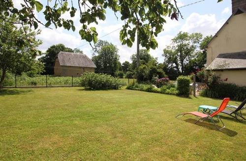 Saint-Martin-de-Cenilly Cottage | Spacious country house with garden and pets allowed in Normandy