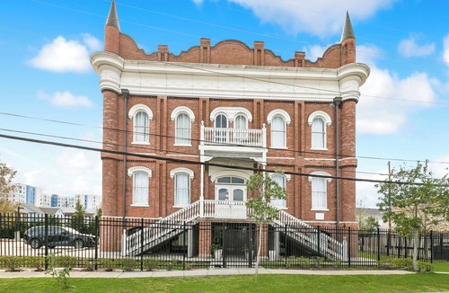 Tulane - Gravier Apartment | Spacious 1BR Apartment near UMC Medical Center w/Parking