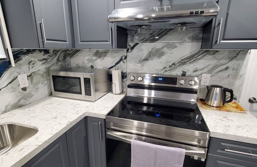 Norval House | Spacious 2 Bedroom 1 bathroom appartment