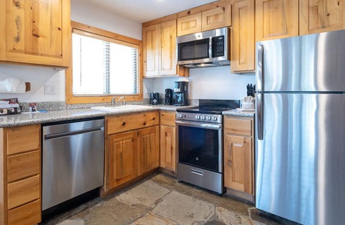 Tahoya Shores Apartment | Spacious 2 BR | Red Wolf Lakeside Lodge