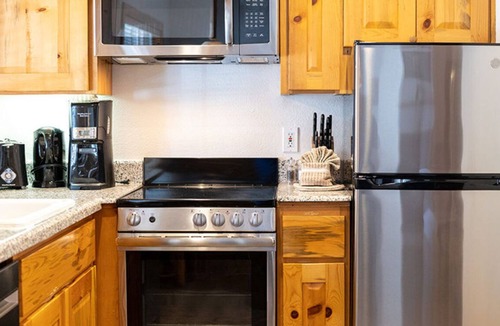 Tahoya Shores Apartment | Spacious 2 BR | Red Wolf Lakeside Lodge