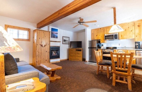 Tahoya Shores Apartment | Spacious 2 BR | Red Wolf Lakeside Lodge
