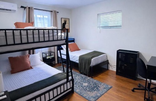 Southside House | Spacious 2 BR with HotTub Close to Downtown and Beach