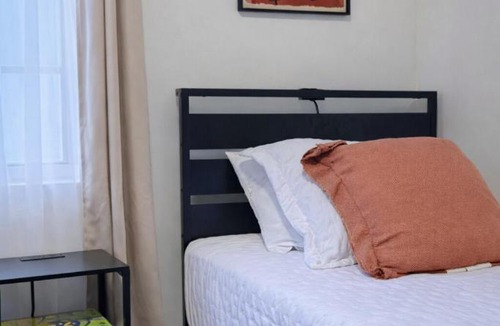 Southside House | Spacious 2 BR with HotTub Close to Downtown and Beach