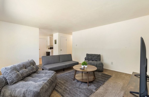 Picnic Point-North Lynnwood House | Spacious 2BR Duplex | Family & Group Friendly