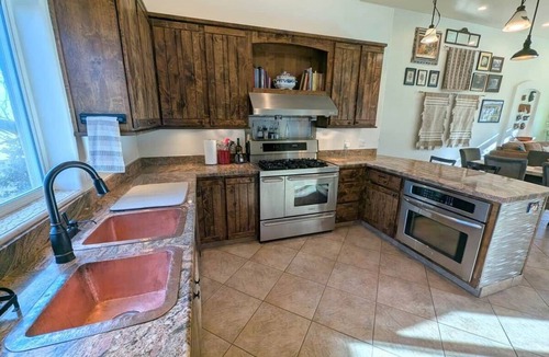 Cochise House | Spacious 2BR Getaway w/Hot Tub
