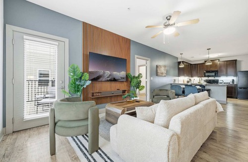 Downtown Indianapolis Apartment | Spacious 2BR Retreat | Free Parking + Close to DT