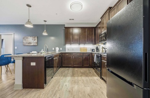 Downtown Indianapolis Apartment | Spacious 2BR Retreat | Free Parking + Close to DT