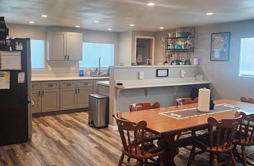 Craig Apartment | Spacious 3-bedroom apartment in tranquil Craig with AC