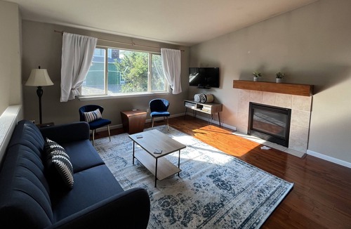 Mount Baker House | Spacious 3 BR near transit w/free parking