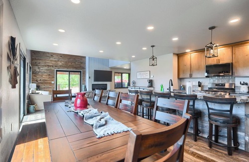 Lead Cabin | Spacious 3-Level Wrap Around Deck & Hot Tub. Great views & Large Driveway!
