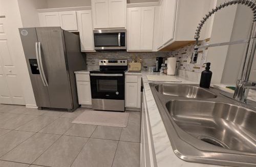 Northside House | Spacious 3BR Jacksonville Townhome With King Bed