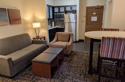Indianapolis Apartment | Spacious 3BR Suite | Hot Breakfast & Social Hour